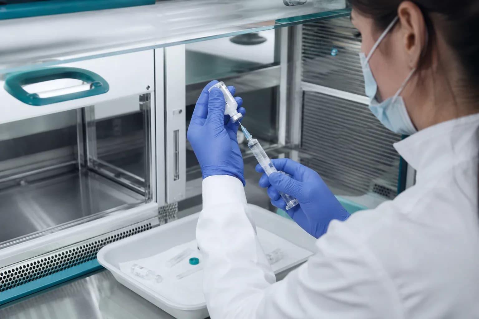 Recall committee reviewing classification and patient notification scope for a drug batch alert